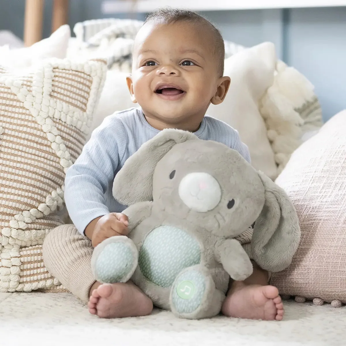 Ingenuity conejito de peluche musical con luz que calma